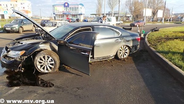Автомобиль Lexus попал в аварию в Мелитополе