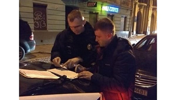 В центре Львова поймали нетрезвых волынских копов