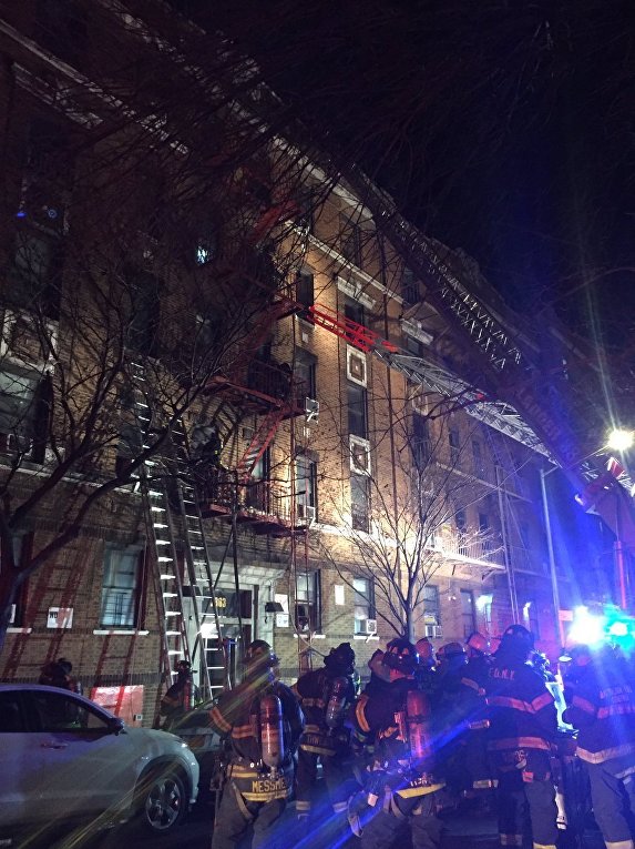 Пожар в жилом доме в Бронксе (Нью-Йорк)