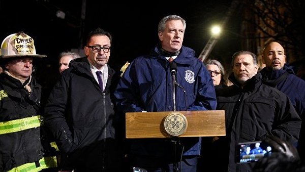 Брифинг мэра Нью-Йорка Билла де Блазио по поводу масштабного пожара в Бронксе