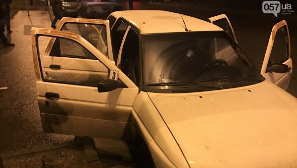 Автомобиль Ford, водитель которого подвергся нападению в Харькове