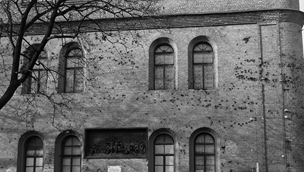 Стена завода Арсенал в Киеве. Архивное фото