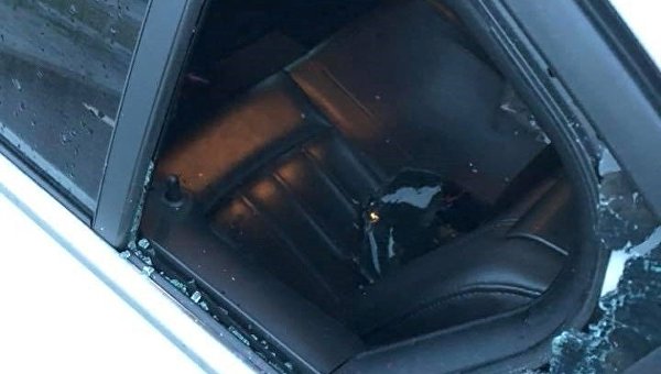 Виталию Козловскому разбили стекла в авто