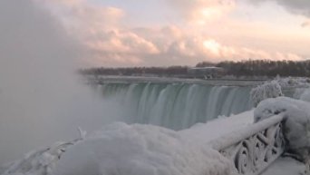 Аномальные морозы в Северной Америке: Ниагарский водопад замерз