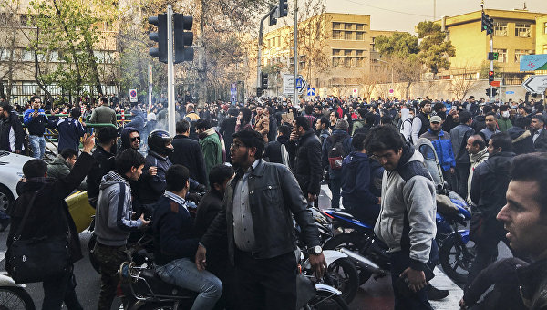 Масштабные акции протесты в Тегеране