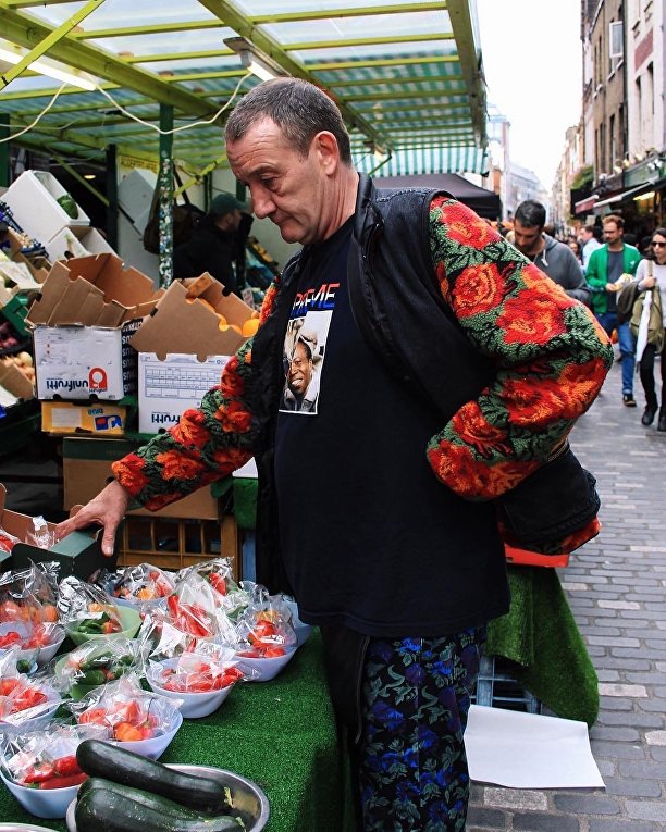 57-летний продавец овощей стал иконой уличной моды