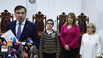 Михаил Саакашвили с семьей в Апелляционном суде Киева