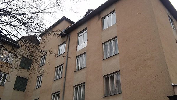 В больнице Мукачево вставили дверь вместо окна на 4 этаже
