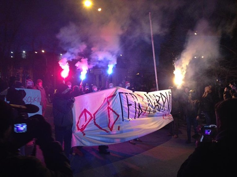 Националисты заблокировали въезд в Киево-Печерскую Лавру