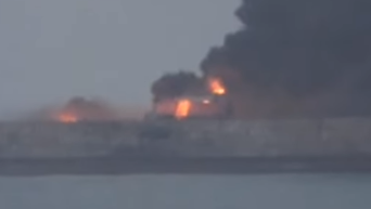 Власти сообщили об угрозе взрыва горящего у побережья Китая иранского танкера