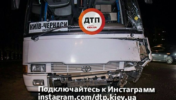 Автобус попал в аварию на Харьковском шоссе в Киеве