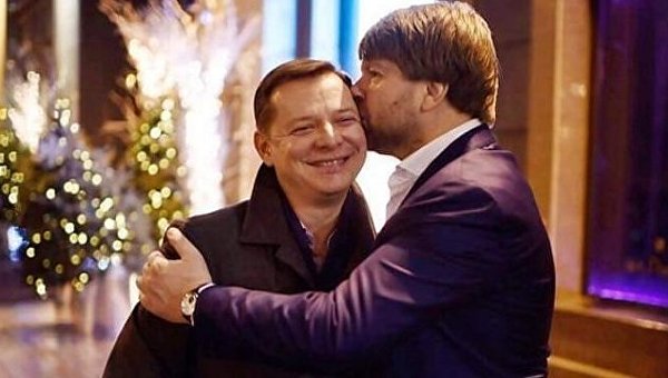 Поцелуй Олега Ляшко и Юрия Сухина