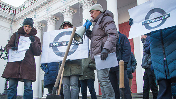 В Одессе пикетировали мэрия противники повышения тарифа на проезд в маршрутках