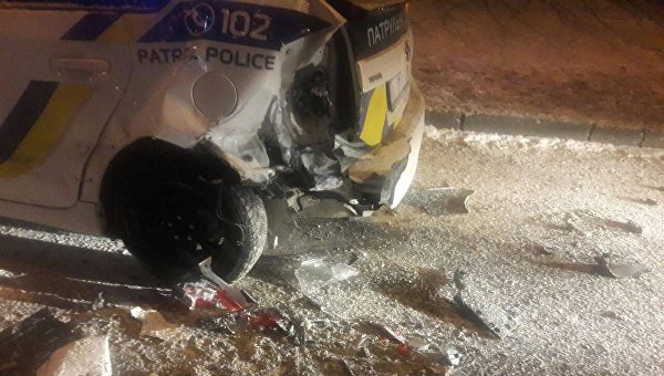 Mercedes протаранил патрульное авто полиции во Львове