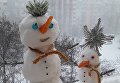 Одесситы лепят удивительных снеговиков