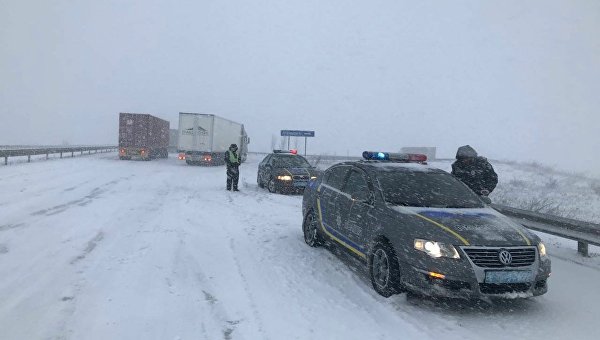 Ситуация на дорогах из-за снегопада в Одессе. Архивное фото
