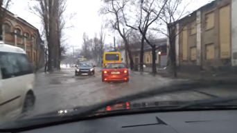 В Одессе затопило улицу. Видео