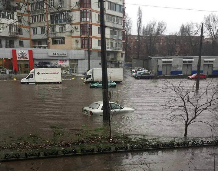 В Одессе затопило улицы