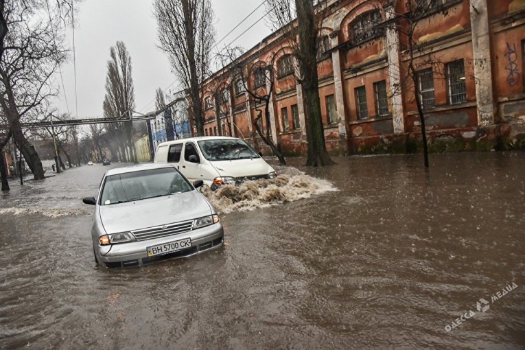 В Одессе затопило улицы