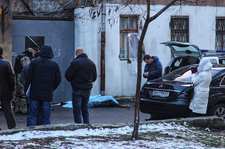 В центре Одессы — перестрелка: ранены трое полицейских, преступник убит