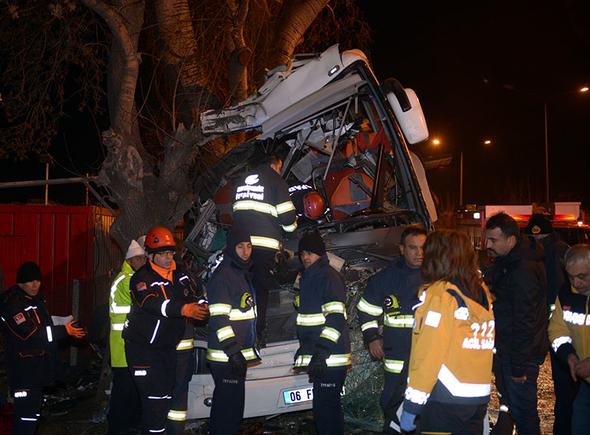 В турецкой провинции Эскишехир случилась крупная аварии с участием перевозившего школьников автобуса