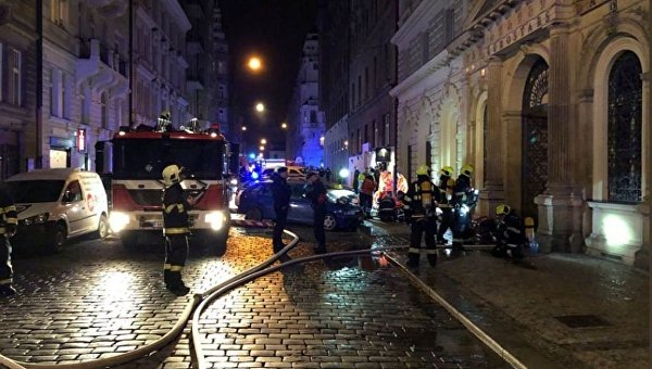 В центре Праги горит гостиница