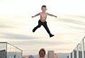 Акробат Уэйн Скивингтон из цирка Cirque du Soleil - самый популярный отец-одиночка Instagram
