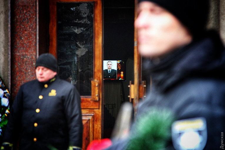 Одесситы простились с участковым полицейским, погибшим в перестрелке на Новосельского