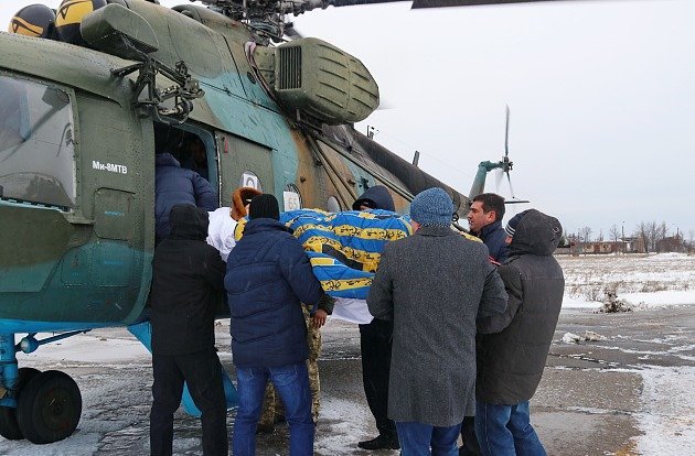 Раненых полицейских из Бердянска на вертолете перевезли в Днепр