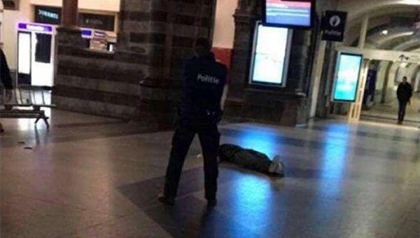 Мужчина с ножом напал на полицейских в Бельгии