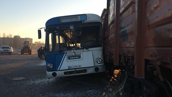 В Одесской области столкнулись поезд и автобус