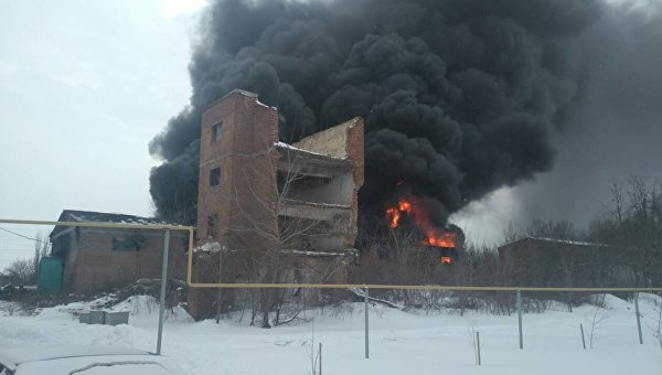 Пожар на складе горюче-смазочных материалов в Славянске