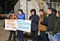 Воспитанники лагеря Виктория митингуют под судом в поддержку любимого директора