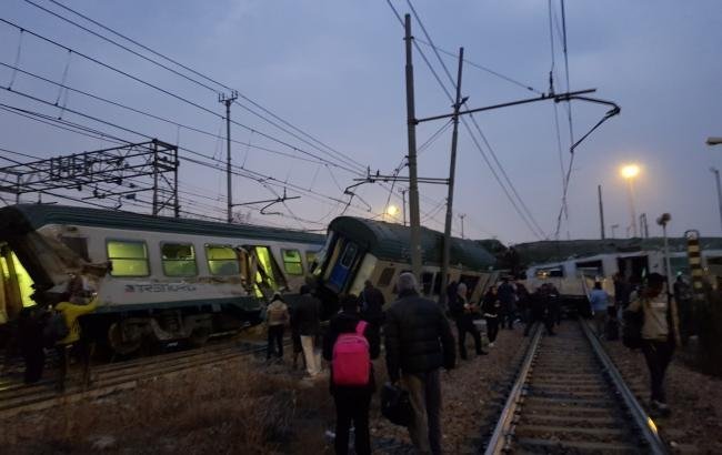 В Италии возле Милана поезд сошел с рельсов