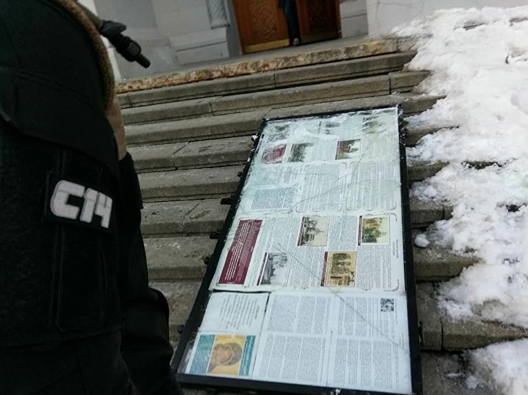 В Киеве радикалы из С14 напали на часовню возле Десятинной церкви