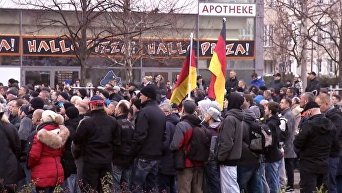 Демонстрации в немецком в Коттбусе из-за нападений беженцев