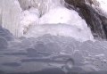 Замерзший Джуринский водопад в Тернопольской области