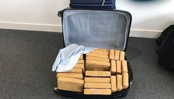 В Британии на борту частного самолета нашли полтонны кокаина