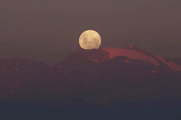 Голубая луна - тройное астрономическое явление. Чили