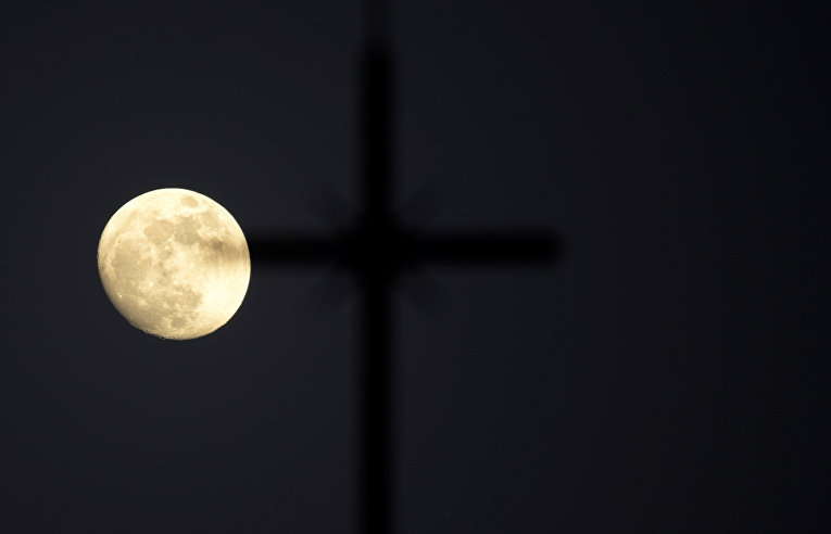 Голубая луна - тройное астрономическое явление. Испания