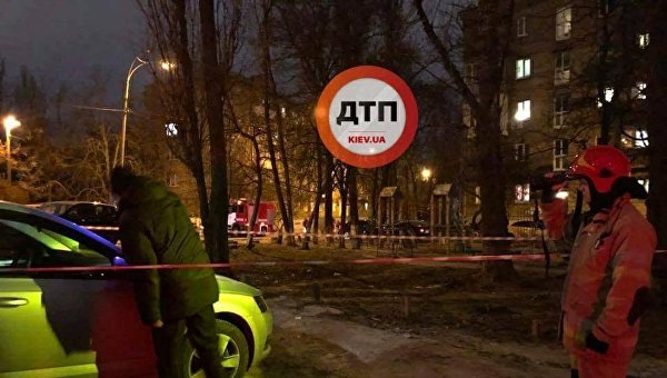 В Печерском районе Киева владельцу авто положили на капот гранату