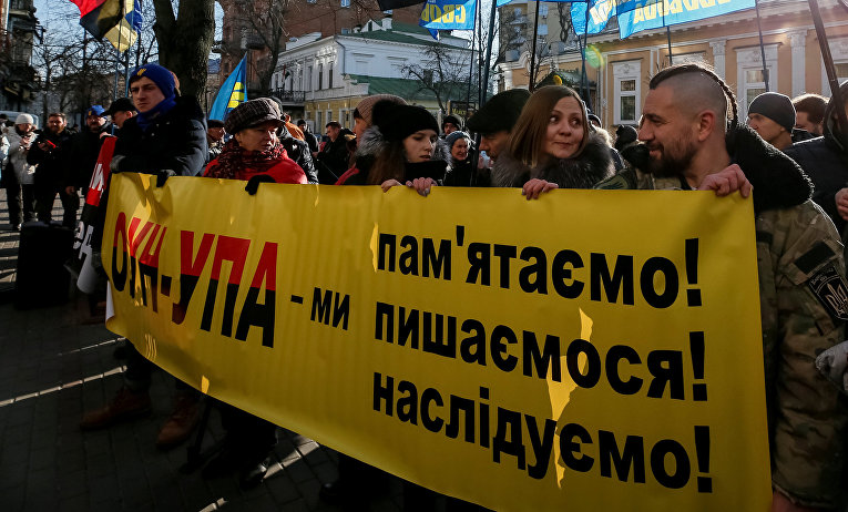 В Киеве возле посольства Польши прошла акция против принятия польским парламентом закона об Институте национальной памяти