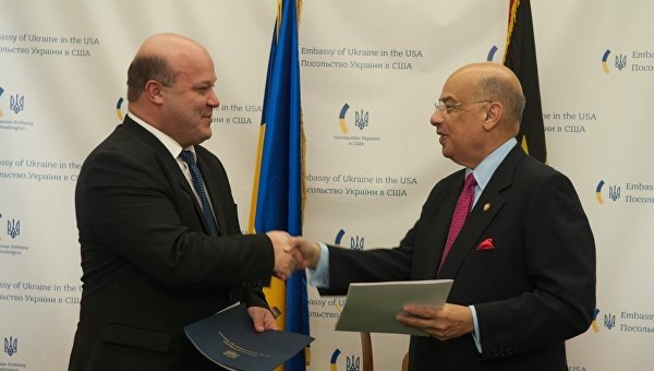 Посол Украины в США Валерий Чалый подписал соглашение о безвизе с Антигуа и Барбуда