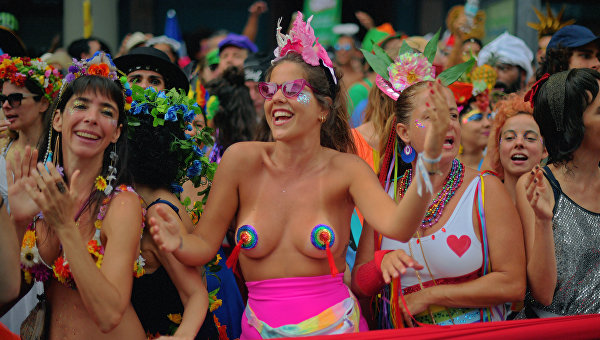 ЖАРКАЯ ГАЛЕРЕЯ ⟩ Яркие краски и сексуальные красотки бразильского карнавала в Рио