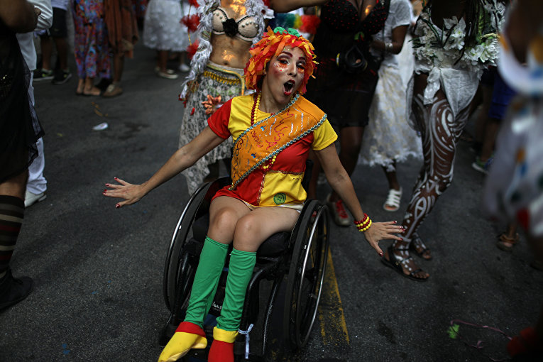 Уличный карнавал в Рио-де-Жанейро
