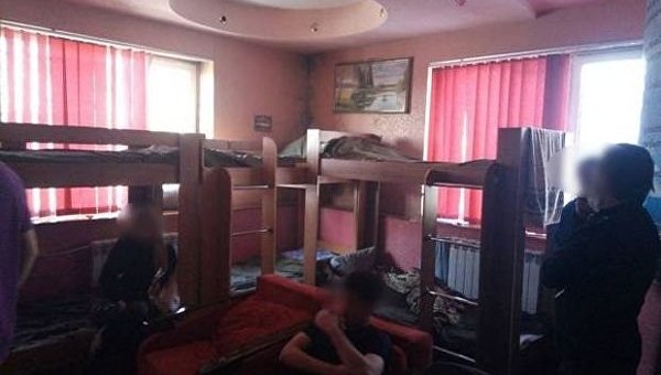 В Харькове в частном доме незаконно удерживали якобы с целью лечения от наркотической зависимости 30 человек