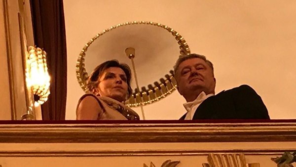 Марина и Петр Порошенко в ложе Венской оперы на Венском балу