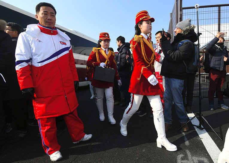 Чирлидерши из Северной Кореи прибыли на зимние Олимпийские игры