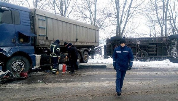 При столкновении грузовика и ВАЗ погибли две женщины