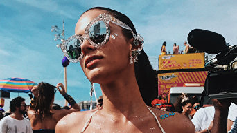 Возлюбленная Неймара поразила откровенным нарядом на бразильском карнавале